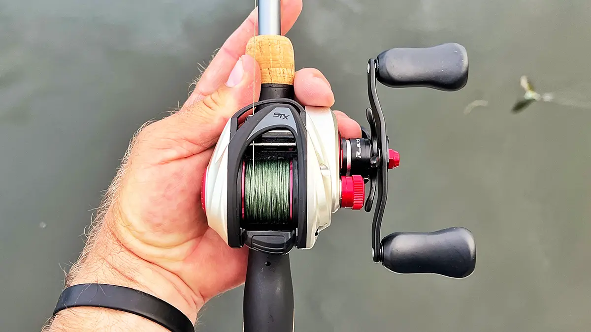 Vue de dessus du moulinet de coulée Abu Garcia Revo STX LP