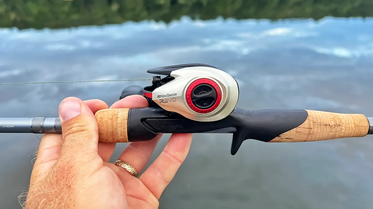 Profil latéral du moulinet Abu Garcia Revo STX LP Casting