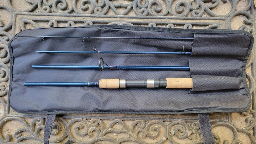 Pâchée - La ST. Croix Triumph Travel Rod s'adapte bien dans son voyage rembourré ...