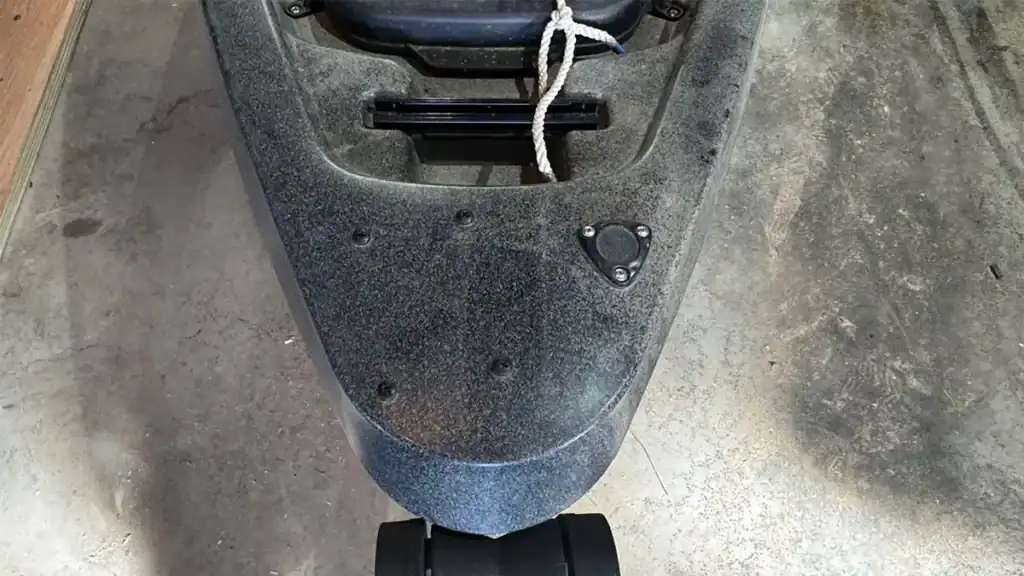 proue de kayak prête à moteur