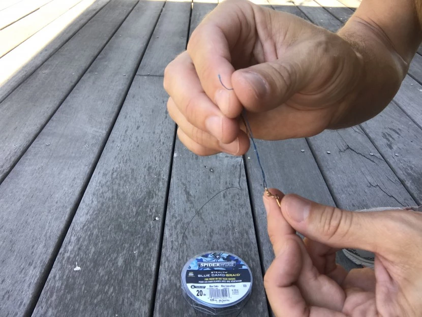 ligne de pêche - alors que la plupart des lignes tressées peuvent être extrêmement difficiles à nouer...