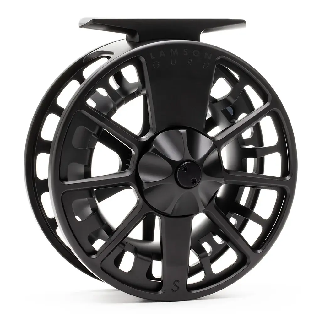 Moulinet de pêche à la mouche du gourou noir de Lamson sur fond blanc